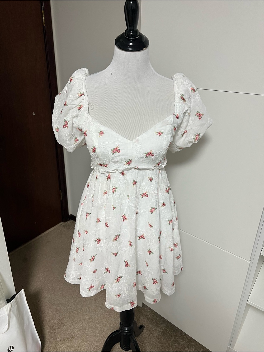 NWOT altar d state White Floral Puff Sleeve Mini Dress